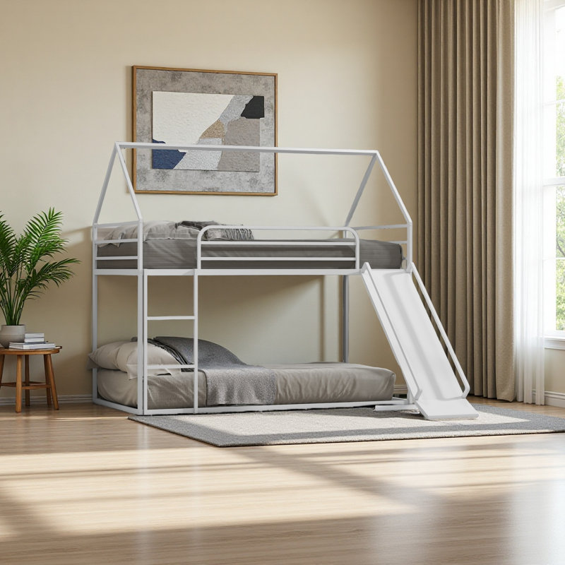 Lit simple au-dessus d'un lit simple, Blanc