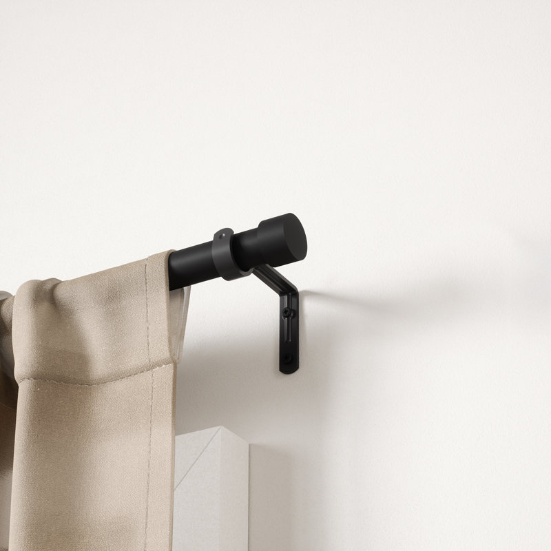 Tringle à rideaux simple réglable 1 po Cappa, comprend les supports et la quincaillerie, 56 à 120 po, noir mat