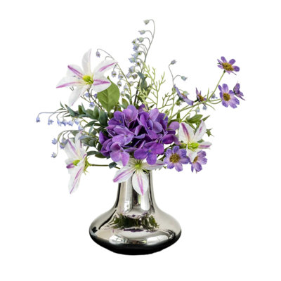 Composition florale artificielle violette et blanche, centre de table composé d'hortensias et de clématites artificiels, avec vase miroir argenté, décoration de table pour salon, bureau ou entrée.