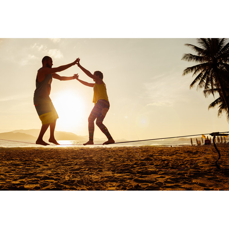 Couple on the Beach - Photographie sur toile tendue, H 8 po x l 12 po