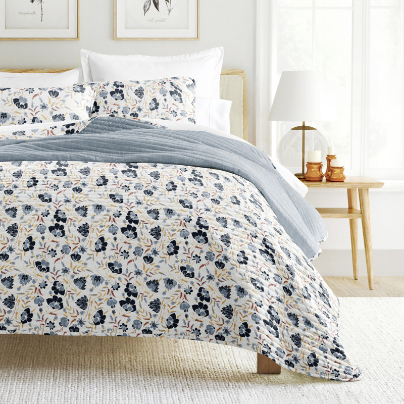 Quilt Set- Lightweight - All Season Quilted Coverlet - French Jacobean, Queen Quilt + 2 Standard Shams , Light Blue