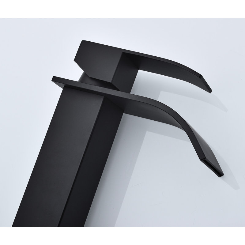 Robinet de lavabo à poignée simple avec bec cascade en noir mat, composé d'acier inoxydable pour un robinet de salle de bain noir, caractéristique, produit