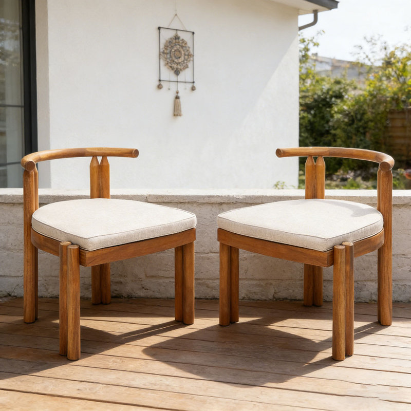 Chaise en bois sans accoudoirs