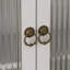 Armoire murale avec trois niveaux de rangement et porte-serviettes