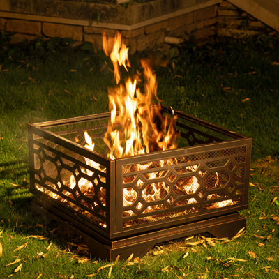 Foyer carré au bois pour patio extérieur