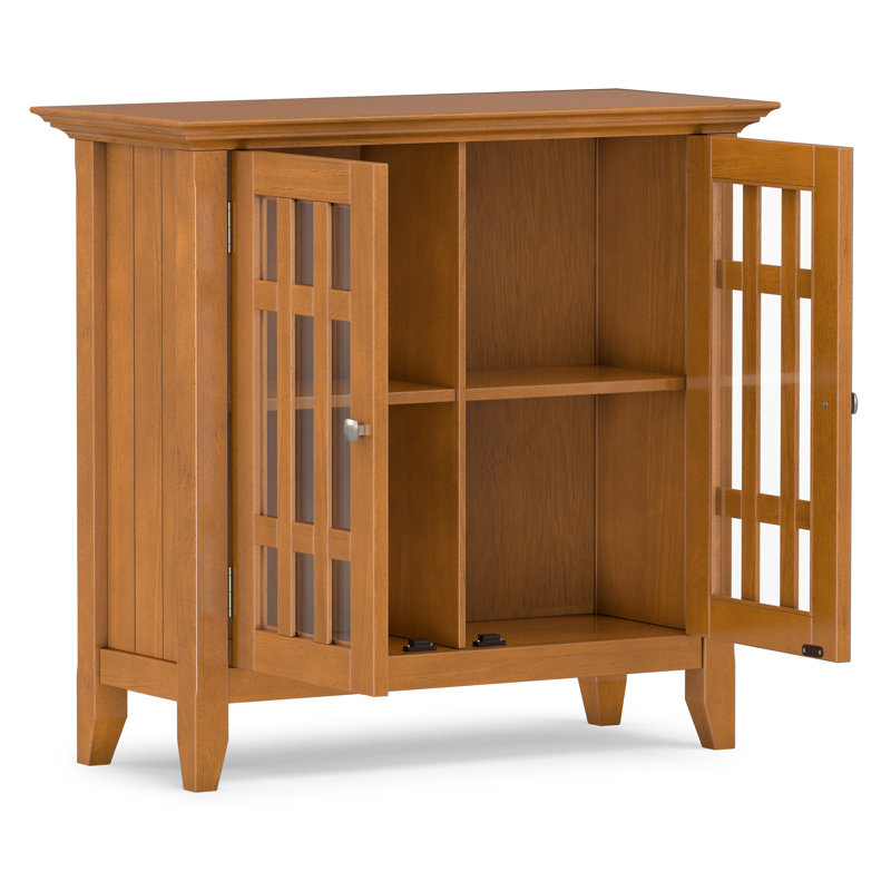 Armoire basse transitionnelle en bois massif l 32 "avec portes en verre et tablettes réglables Bedford, Brun doré clair