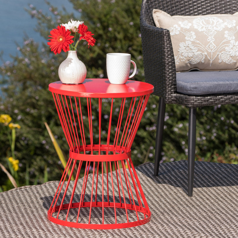 Table d'appoint moderne en fer rouge de 16 po avec cadre minimaliste d'extérieur au design élégant, Rouge