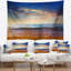 Plage, ciel nuageux et tapisserie côtière vibrante-28508312