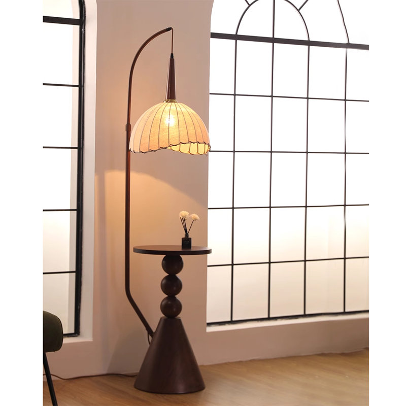 Luminaire en porte-à-faux en fer avec table d'appoint assortie