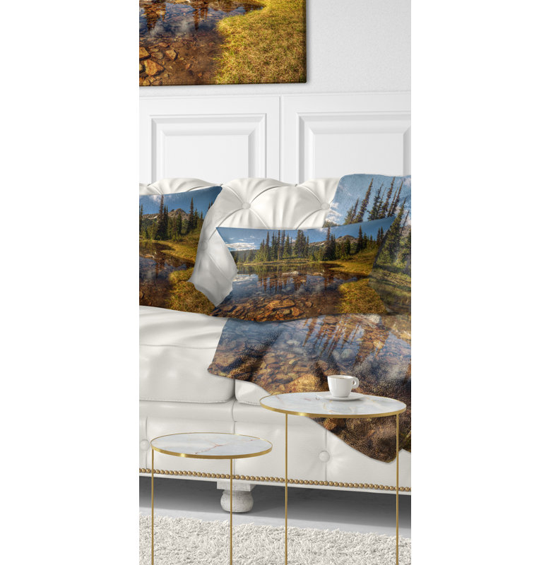 Bright Clear Day and Clear Lake - Coussin à imprimé paysage