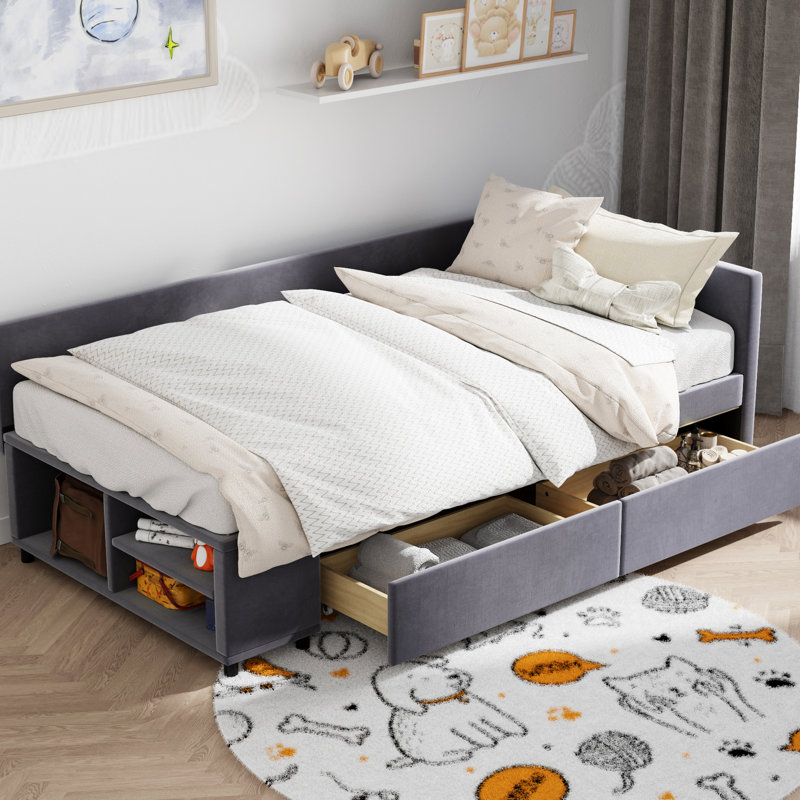 Lit simple rembourré en velours gris avec compartiments de rangement supplémentaires et options fonctionnelles