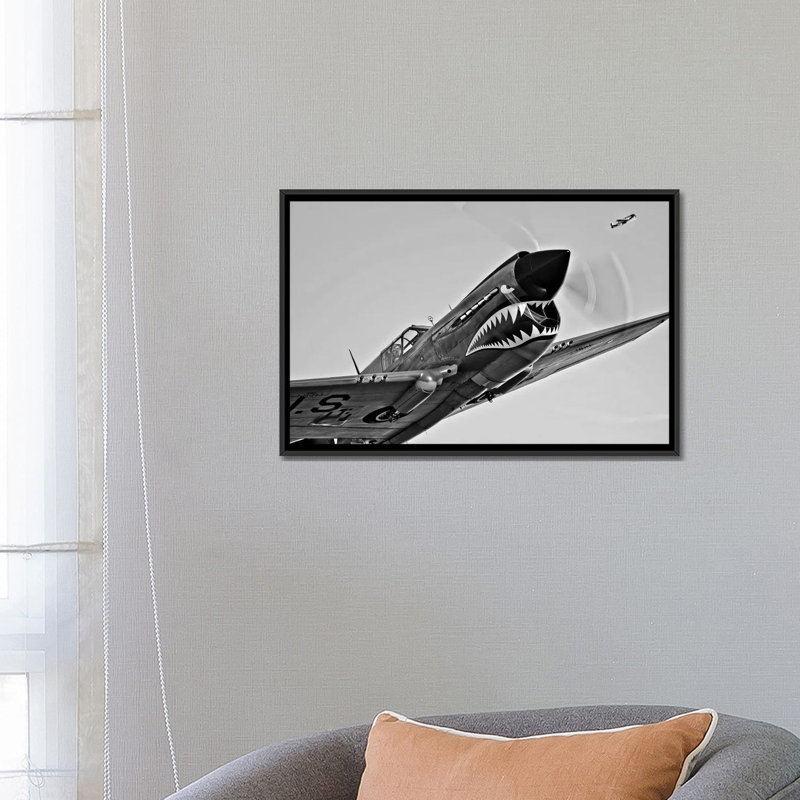 « a curtiss p-40e warhawk », reproduction de photo sur toile, H 18 po x l 26 po x P 1,5 po, Toile avec cadre noir