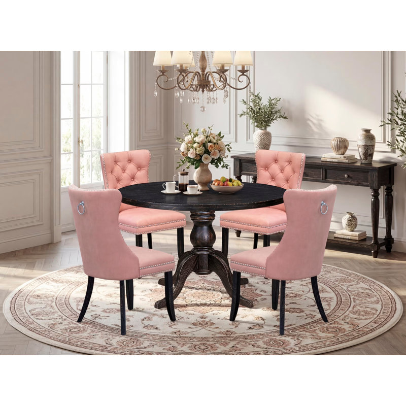 L'ensemble de salle à manger 5 pièces pour 4 personnes comprend une table ronde de 48 po avec piédestal et 4 chaises rembourrées en tissu de polyester rouge beige, noir sablé