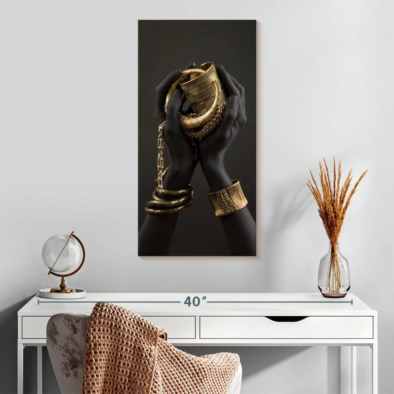 Femme africaine, mains dorées sur toile, H 30 po x l 15 po x P 1,25 po