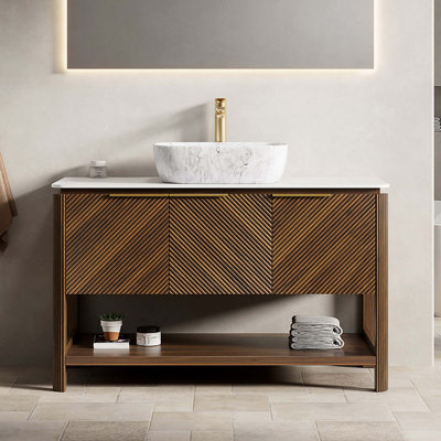 Meuble-lavabo de 48 po avec lavabo, meuble de rangement autoportant avec 3 portes diagonales rayées et tablette ouverte, lavabo en céramique à motif marbré et plateau en pierre frittée Carrara