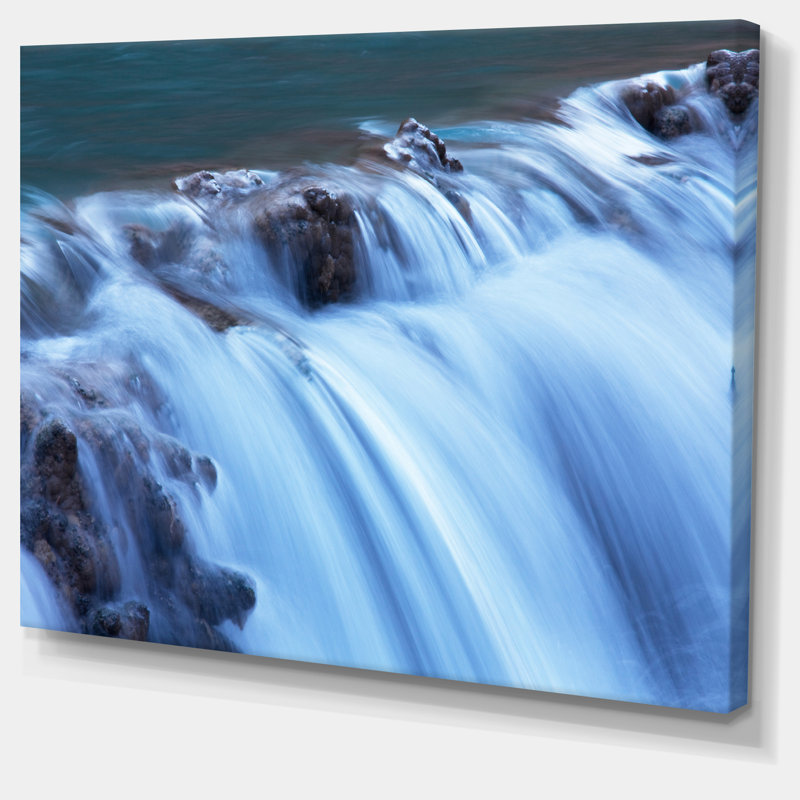 Fantastic Blue Water Cascade - reproduction de photo sur toile, H 20 po x l 20 po x P 1 po