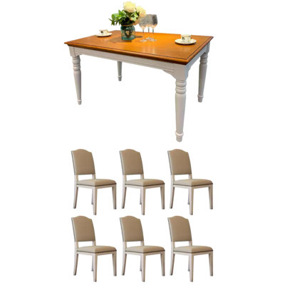 Table et chaises de style champêtre