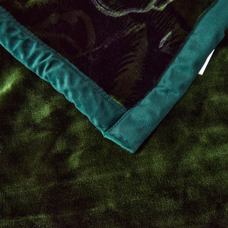 Couverture Breklynn, 104 po x 90 po, Vert foncé