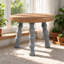 Tabouret décoratif en bois avec finition grise côtelée, support rustique de style campagnard pour plantes et décoration intérieure