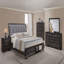 Commode contemporaine avec boutons en métal et tiroirs de rangement