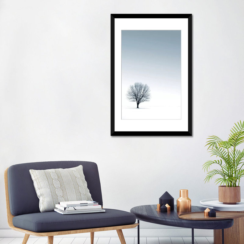 Arbre dans un paysage d'hiver, impression, Papier avec cadre noir, Blanc, H 32 po x l 24 po x P 1 po