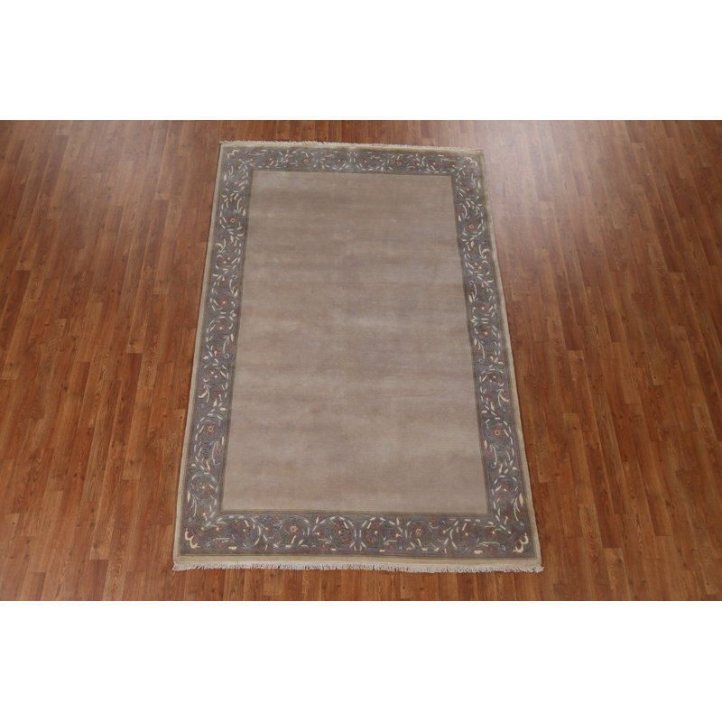 Tapis beige / gris en laine noué à la main de conception unique 5 pi 3 po x 8 pi 1 po