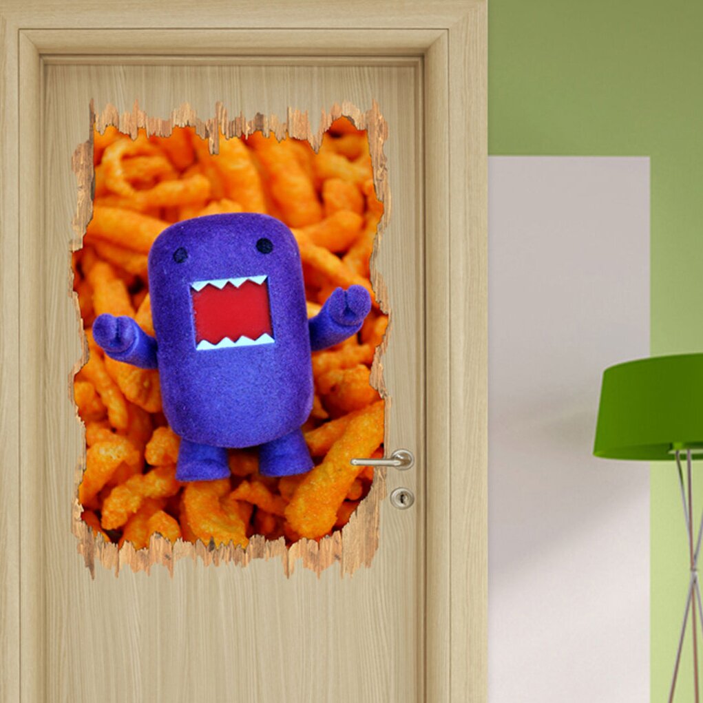 Kleine Rawr Monster Puppe zwischen Erdnuss-Chips Wandaufkleber