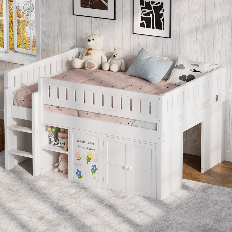 Lit mezzanine pleine grandeur avec armoire de rangement, tablettes et tableau noir, conception compacte en bois massif, blanc