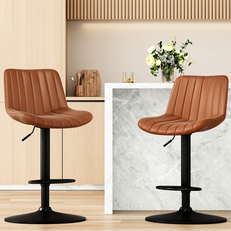 Tabourets de bar réglables et pivotants bruns de 2, hauteur de chaises en cuir PU avec support pour îlot de cuisine, design rustique moderne et stable