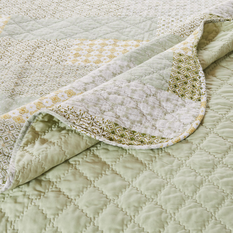 King White Cotton Reversible Quilt Set with Scallop Embellishment