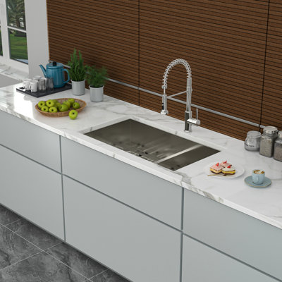 Évier de cuisine encastré à double cuve 60/40 de calibre 16, deux cuves profondes de 10 po, bonde arrière de 3,5 po, rainures en X pour faciliter le drainage, coussinets d'insonorisation de 3 m, jet de condensation, le paquet comprend