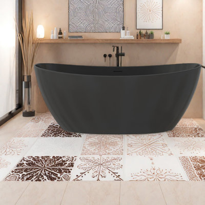 Baignoire profonde et bains tourbillons, surface solide, maison moderne