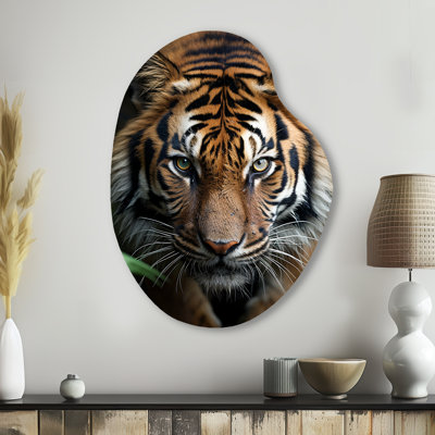 Portrait de tigre noir beige II - reproduction d'art de tigre de forme irrégulière, sculpture murale asymétrique en métal