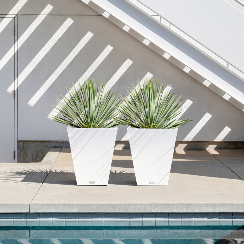 White Recycled Plastic Indoor/Outdoor Planter Set - 22 inch, 2 Pack
