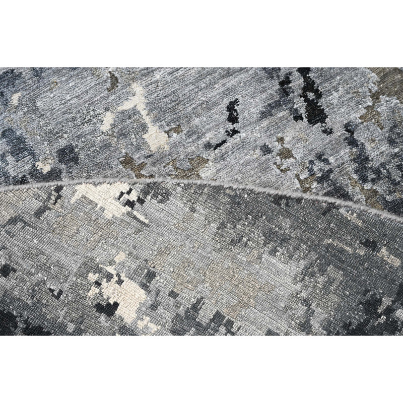 Abstract Area Rug in Silver/Charcoal/Gray
