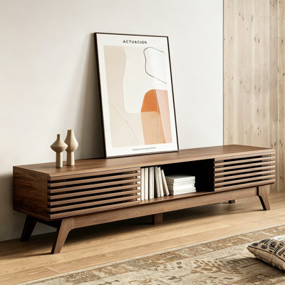 Meuble télé de style Mid-Century avec portes coulissantes, centre de divertissement cannelé pour téléviseurs de 55 à 75 pouces, console multimédia avec armoires de rangement et gestion des câbles, 70,8 pouces, noyer