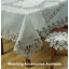 Chemin de table gris Alvina avec broderie élégante et découpe