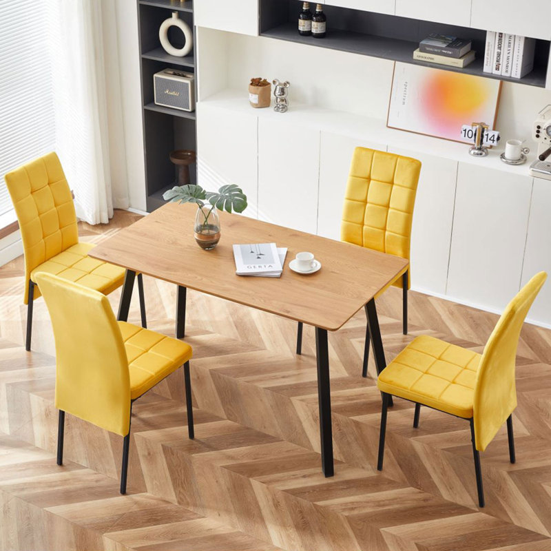 Table de salle à manger en bois