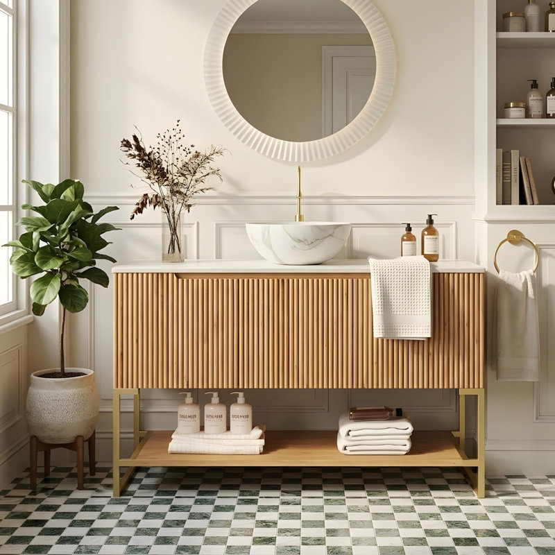 Armoire de salle de bain autoportante avec 3 portes et tablettes ouvertes
