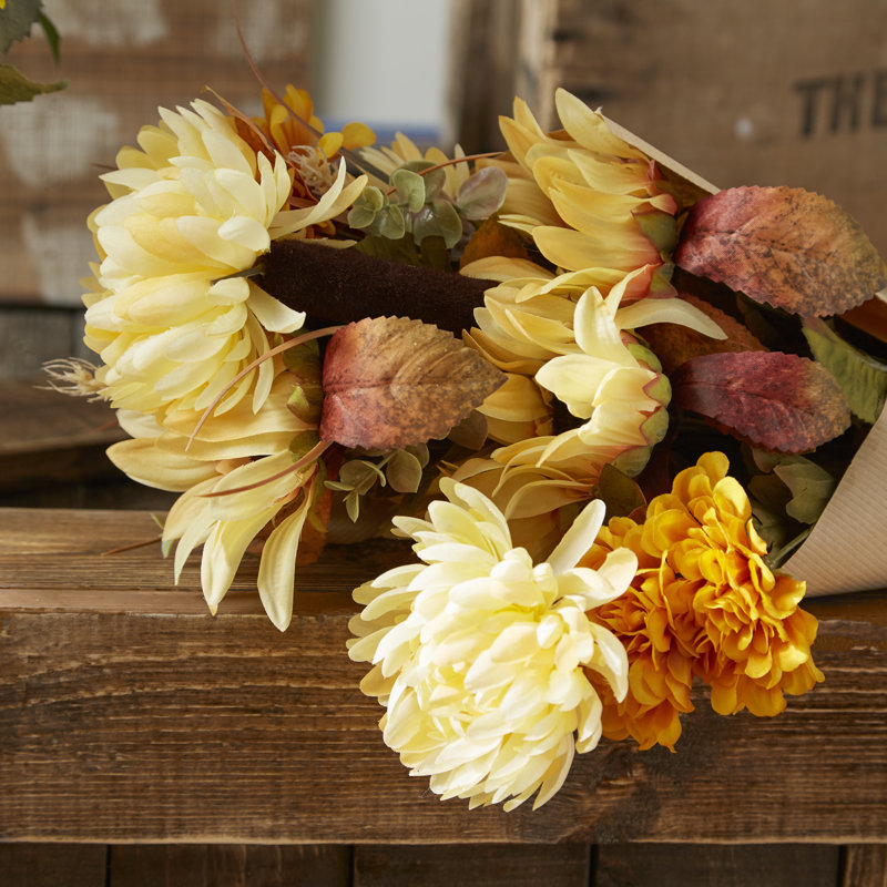 Arrangement de fleurs mixtes, Beurre / or