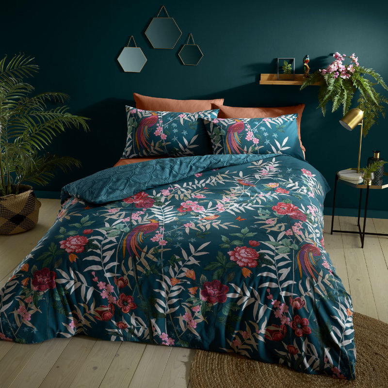 Green/Pink Plain Weave Reversible Modern & Contemporary Duvet Cover Set with Pillowcases, Kingsize - 2 Standard Pillowcases