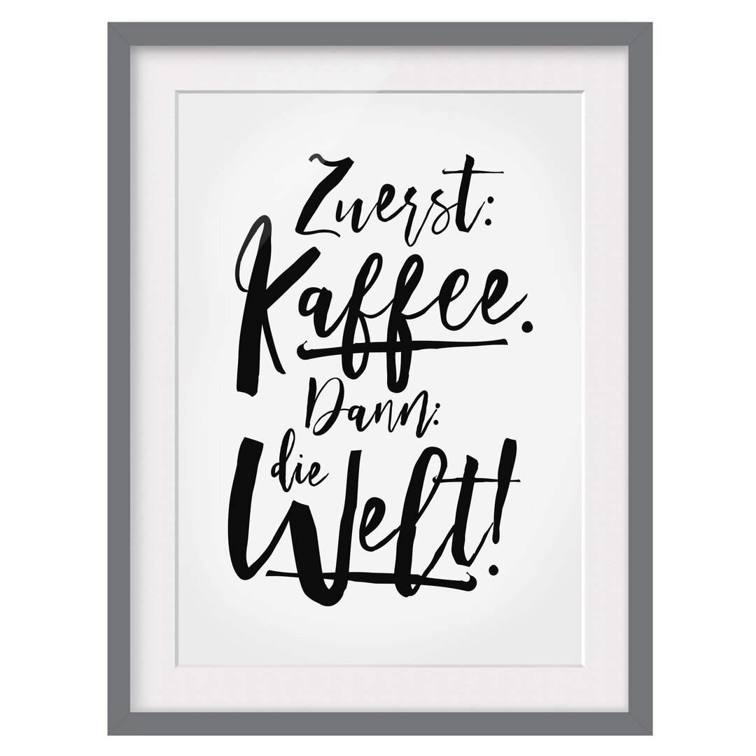 Gerahmtes Papierbild Zuerst Kaffee dann die Welt in Schwarz/Weiß