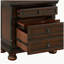 Table de chevet classique avec placage de bouleau brun