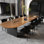 Table de conférence brun noyer + bois massif ovale noir + fer