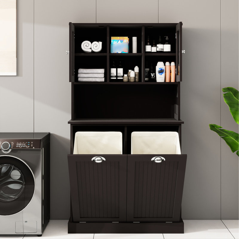 Armoire de salle de bain noire avec deux sections. Fabriqué en E1, stable. Capacité de charge de 150 lb. Espace de tablettes réglables. Séparez les sacs de lessive pratiques et amovibles. Poignée carrée distincte. Peint pour un