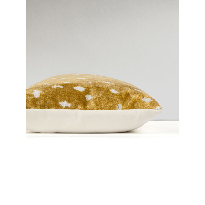 ANTELOPE / VELVET PILLOW, 14" H x 22" W, Tawny/Beige Animal Print, Rectangular