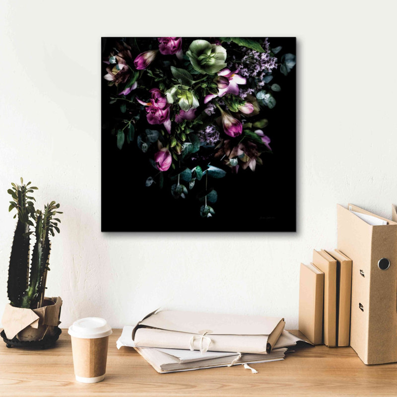 «Hellebores Bouquet» par Elise Catterall, estampe numérique sur toile, H 18 po x l 18 po x P 0,75 po