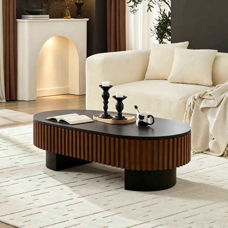 Table basse ovale en bois massif de 43,7 po de largeur avec design cannelé et rangement, Plateau noir / base brune