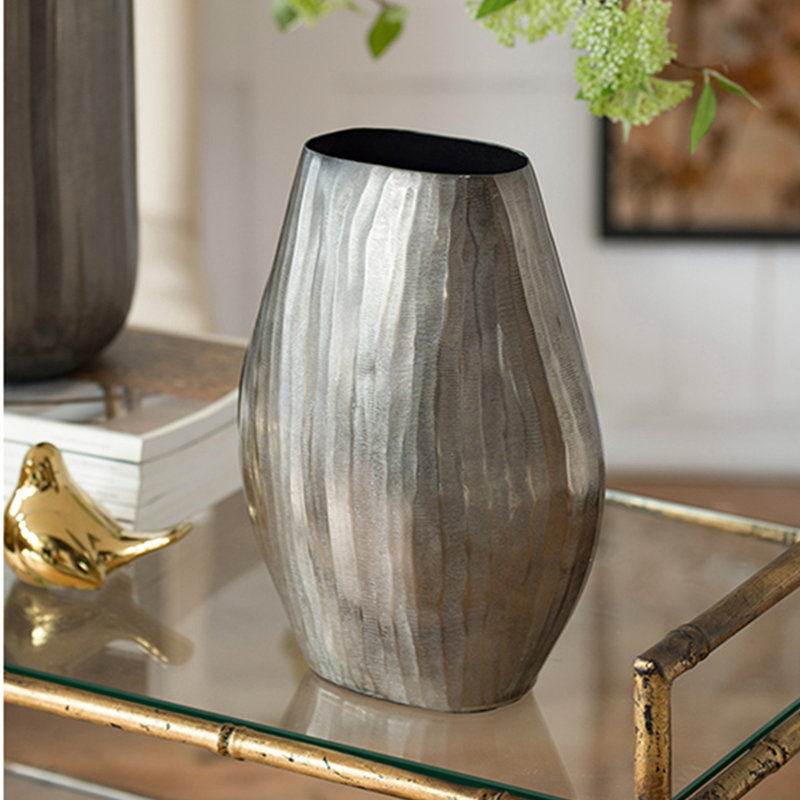 Vase ovale en aluminium