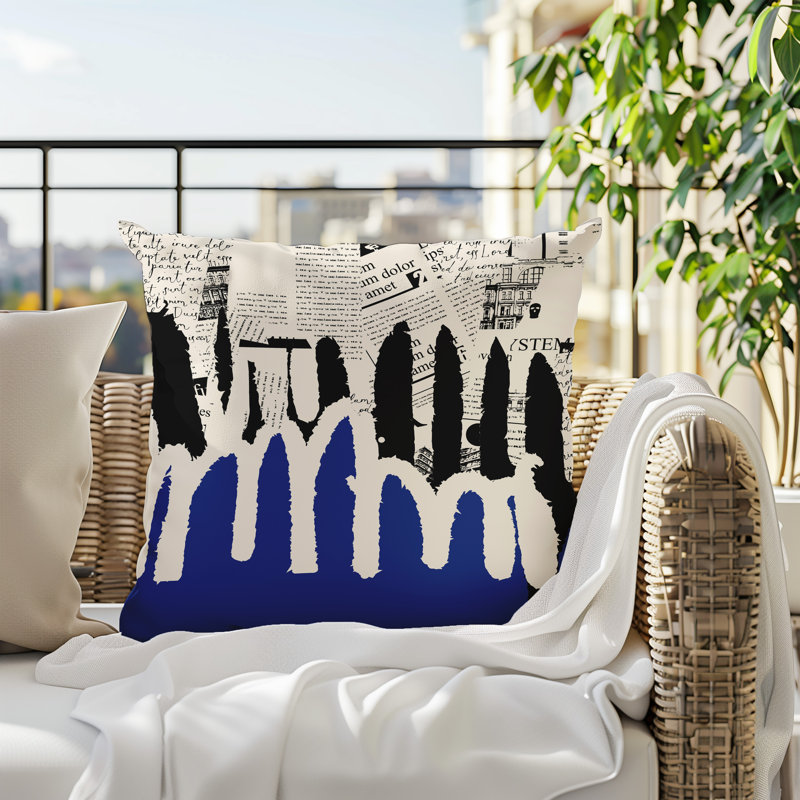 Oreiller carré réversible intérieur / extérieur Kisha, Bleu marine / noir / blanc cassé abstrait, H 15 po x l 15 po